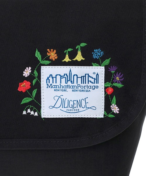 Manhattan Portage（マンハッタンポーテージ）の「NYLON MESSENGER BAG JR (SM) BP W/DIV MGNT 500D CORDURA DPL（メッセンジャーバッグ・レディース・ブラック・SMALL）」の12枚目の写真