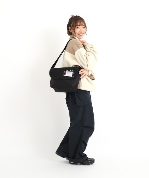 Manhattan Portage（マンハッタンポーテージ）の「NYLON MESSENGER BAG JR (SM) BP W/DIV MGNT 500D CORDURA DPL（メッセンジャーバッグ・レディース・ブラック・SMALL）」の14枚目の写真