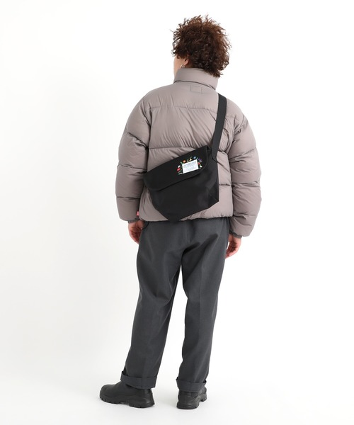 Manhattan Portage（マンハッタンポーテージ）の「NYLON MESSENGER BAG JR (SM) BP W/DIV MGNT 500D CORDURA DPL（メッセンジャーバッグ・レディース・ブラック・SMALL）」の16枚目の写真