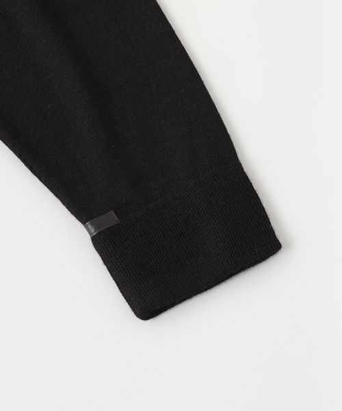 THE INOUE BROTHERS（ザイノウエブラザーズ）の「THE INOUE BROTHERS / ザ イノウエブラザーズ Pure Black Crew Neck（ニット/セーター・メンズ・ブラック・MEDIUM）」の4枚目の写真