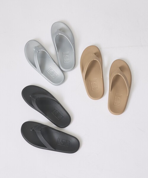 ISLAND SLIPPER(アイランドスリッパ)の「【ISLAND SLIPPER / アイランド・スリッパ】EVA トングサンダル / ビーチサンダル(サンダル・レディース・グレイッシュベージュ/シルバー/ブラック・7/6/5)」の4枚目の写真