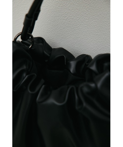 STYLEMIXER（スタイルミキサー）の「2WAYフラッフィーバッグ（ハンドバッグ・レディース・ブラック/ライトベージュ/シルバー・FREE）」の5枚目の写真