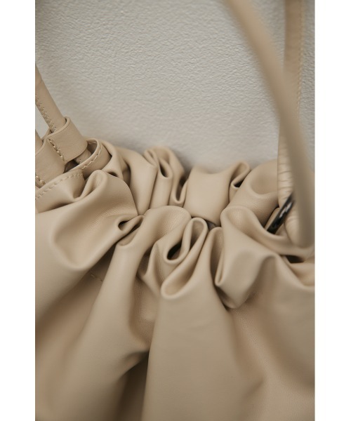 STYLEMIXER（スタイルミキサー）の「2WAYフラッフィーバッグ（ハンドバッグ・レディース・ブラック/ライトベージュ/シルバー・FREE）」の14枚目の写真