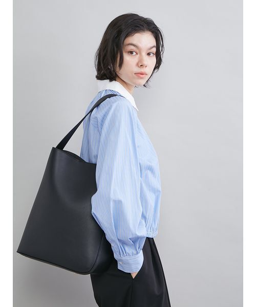 Mila Owen(ミラオーウェン)の「バックルモチーフバケットバッグ(ショルダーバッグ・レディース・キャメル/ブラック/マルチ・F)」の18枚目の写真
