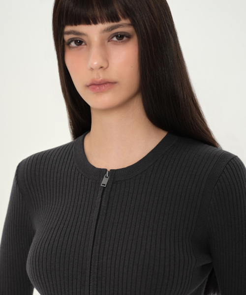 MUSINSA STANDARD WOMAN（ムシンサスタンダードウーマン）の「ウィメンズリブスリムラウンドネックニットジップアップ[ダークグレー]（ニット/セーター・レディース・その他・X-SMALL/SMALL/MEDIUM/LARGE）」の4枚目の写真