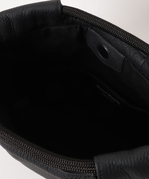 Maison Margiela(メゾンマルジェラ)の「Maison Margiela SOFT 5AC DRAWSTRING BAG SMALL(ショルダーバッグ・メンズ・ブラック・FREE)」の3枚目の写真