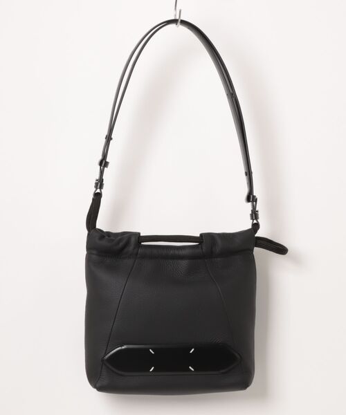 Maison Margiela(メゾンマルジェラ)の「Maison Margiela SOFT 5AC DRAWSTRING BAG SMALL(ショルダーバッグ・メンズ・ブラック・FREE)」の6枚目の写真