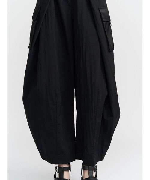 UN3D.(アンスリード)の「ONE SHOULDER COCOON AIO / ワンショルダーコクーンオールインワン(つなぎ/オールインワン・レディース・カーキ/ブラック・38/36)」の13枚目の写真