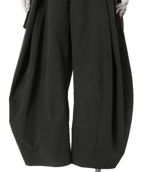 UN3D.(アンスリード)の「ONE SHOULDER COCOON AIO / ワンショルダーコクーンオールインワン(つなぎ/オールインワン・レディース・カーキ/ブラック・38/36)」の6枚目の写真