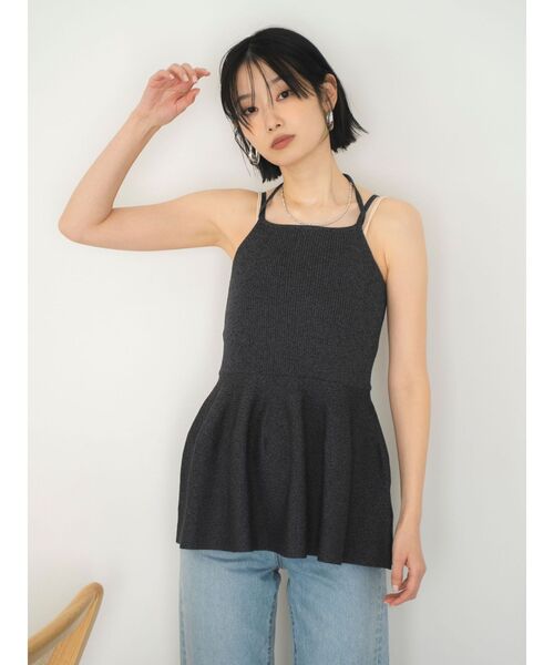 Ungrid（アングリッド）の「ペプラムデザインニットキャミ（キャミソール・レディース・レッド/アイボリー/チャコールグレー・FREE）」の3枚目の写真