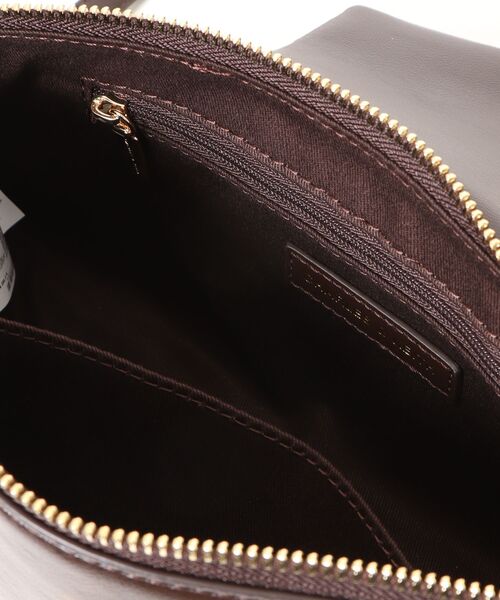 CHARLES & KEITH（チャールズ & キース）の「Lilibet リリベット イロンゲイティッド トップハンドルバッグ（ハンドバッグ・レディース・クリーム/ブラウン系その他7・M）」の18枚目の写真