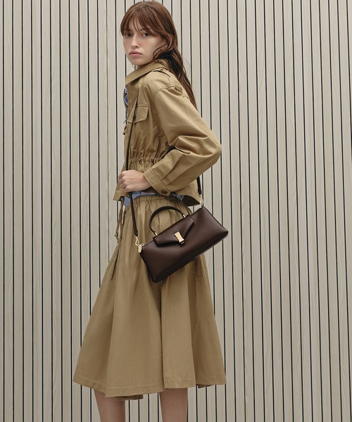 CHARLES & KEITH（チャールズ & キース）の「Lilibet リリベット イロンゲイティッド トップハンドルバッグ（ハンドバッグ・レディース・クリーム/ブラウン系その他7・M）」の2枚目の写真