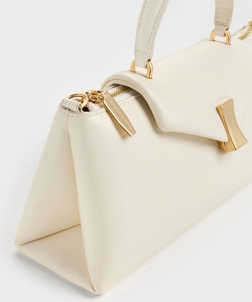 CHARLES & KEITH（チャールズ & キース）の「Lilibet リリベット イロンゲイティッド トップハンドルバッグ（ハンドバッグ・レディース・クリーム/ブラウン系その他7・M）」の8枚目の写真
