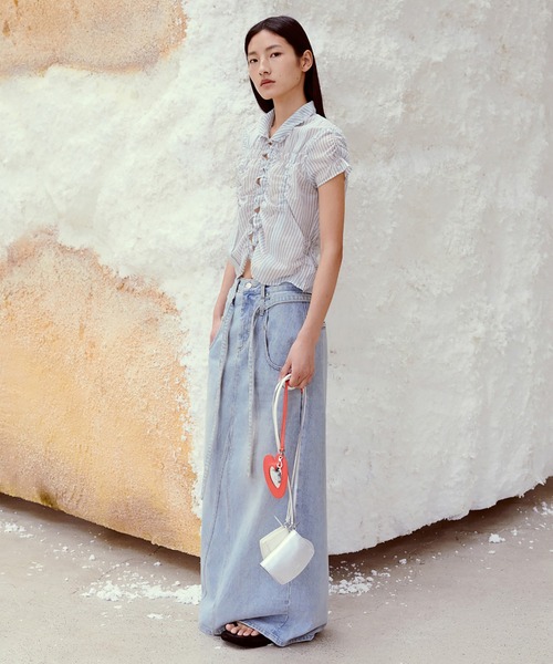 LOW CLASSIC(ロウ クラシック)の「Belted High-waist denim skirt(デニムスカート・レディース・グレー/ライトブルー・S/M)」の4枚目の写真