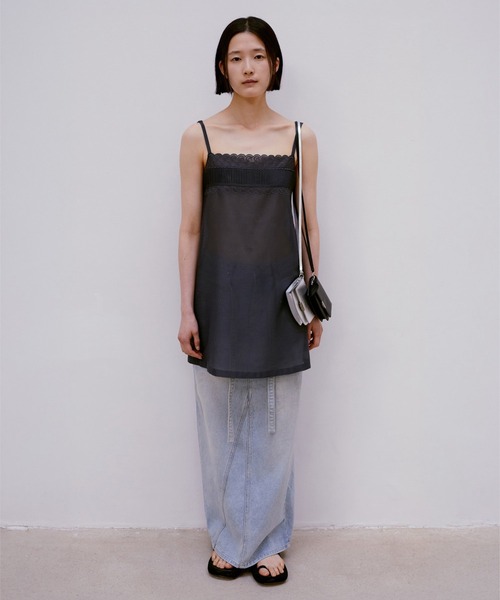 LOW CLASSIC(ロウ クラシック)の「Belted High-waist denim skirt(デニムスカート・レディース・グレー/ライトブルー・S/M)」の8枚目の写真