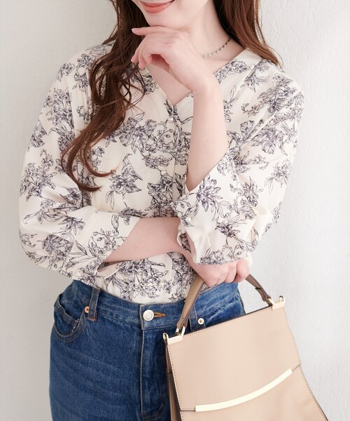 natural couture（ナチュラルクチュール）の「パール釦Vネック７分袖ブラウス（シャツ/ブラウス・レディース・サックスブルー/グレイッシュベージュ/アイボリー/その他2/その他1/チャコールグレー・FREE）」の7枚目の写真