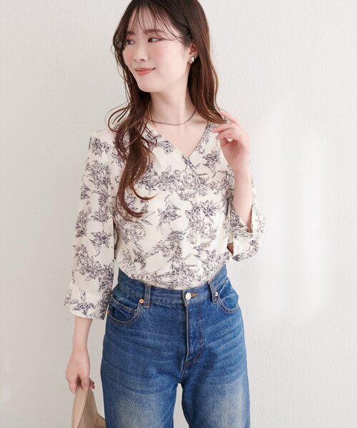 natural couture（ナチュラルクチュール）の「パール釦Vネック７分袖ブラウス（シャツ/ブラウス・レディース・サックスブルー/グレイッシュベージュ/アイボリー/その他2/その他1/チャコールグレー・FREE）」の9枚目の写真