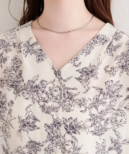 natural couture（ナチュラルクチュール）の「パール釦Vネック７分袖ブラウス（シャツ/ブラウス・レディース・サックスブルー/グレイッシュベージュ/アイボリー/その他2/その他1/チャコールグレー・FREE）」の14枚目の写真