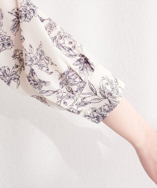 natural couture（ナチュラルクチュール）の「パール釦Vネック７分袖ブラウス（シャツ/ブラウス・レディース・サックスブルー/グレイッシュベージュ/アイボリー/その他2/その他1/チャコールグレー・FREE）」の16枚目の写真