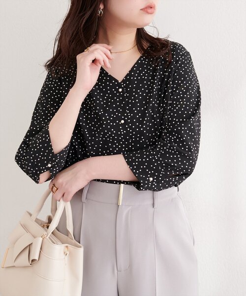 natural couture（ナチュラルクチュール）の「パール釦Vネック７分袖ブラウス（シャツ/ブラウス・レディース・サックスブルー/グレイッシュベージュ/アイボリー/その他2/その他1/チャコールグレー・FREE）」の20枚目の写真