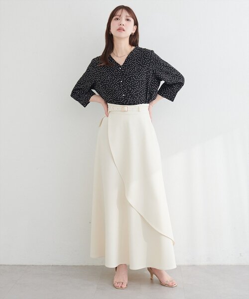 natural couture(ナチュラルクチュール)の「パール釦Vネック7分袖ブラウス(シャツ/ブラウス・レディース・サックスブルー/グレイッシュベージュ/アイボリー/その他2/その他1/チャコールグレー・FREE)」の11枚目の写真