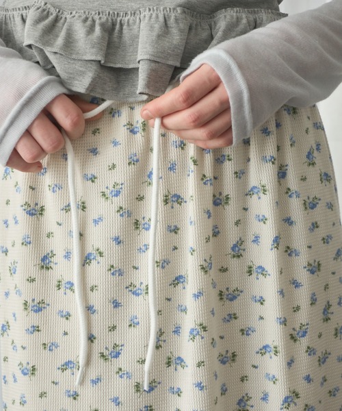 Birthday room(バースデイルーム)の「小花柄サーマルロングスカート/Small floral print thermal long skirt(スカート・レディース・アイボリー/ネイビー・FREE)」の13枚目の写真