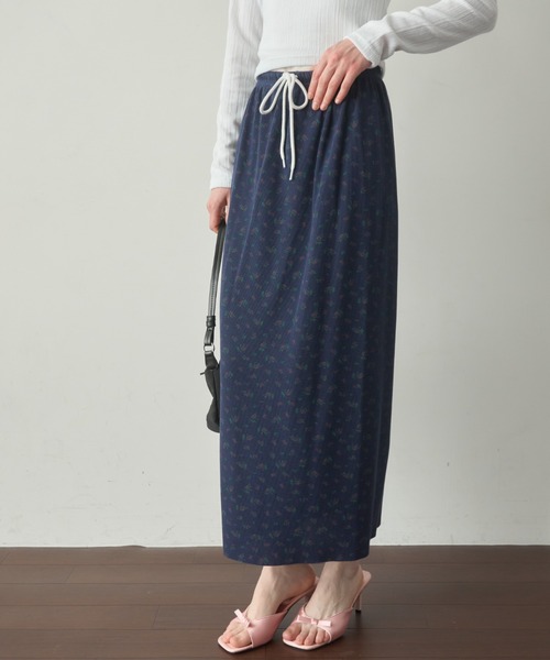 Birthday room(バースデイルーム)の「小花柄サーマルロングスカート/Small floral print thermal long skirt(スカート・レディース・アイボリー/ネイビー・FREE)」の22枚目の写真