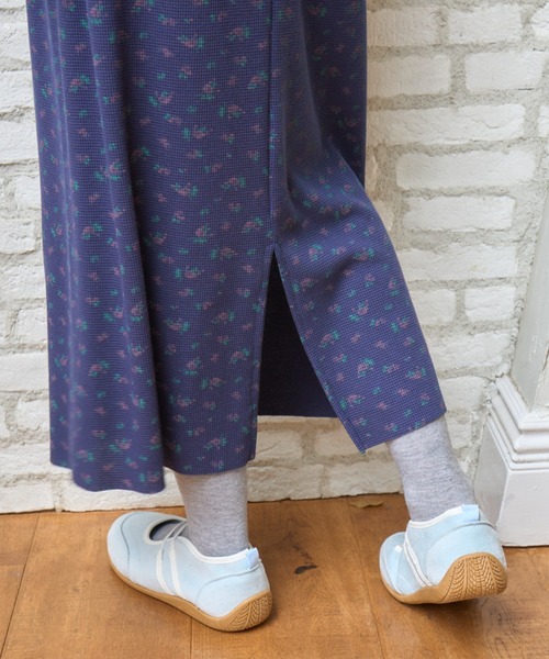 Birthday room(バースデイルーム)の「小花柄サーマルロングスカート/Small floral print thermal long skirt(スカート・レディース・アイボリー/ネイビー・FREE)」の4枚目の写真