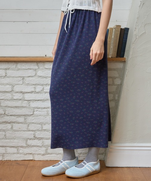 Birthday room(バースデイルーム)の「小花柄サーマルロングスカート/Small floral print thermal long skirt(スカート・レディース・アイボリー/ネイビー・FREE)」の7枚目の写真