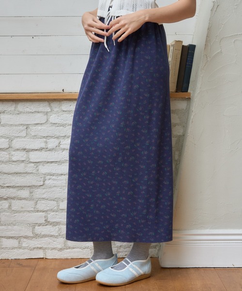 Birthday room(バースデイルーム)の「小花柄サーマルロングスカート/Small floral print thermal long skirt(スカート・レディース・アイボリー/ネイビー・FREE)」の8枚目の写真
