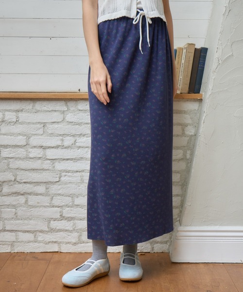 Birthday room(バースデイルーム)の「小花柄サーマルロングスカート/Small floral print thermal long skirt(スカート・レディース・アイボリー/ネイビー・FREE)」の9枚目の写真