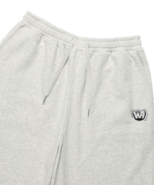Wacky WiLLy(ワッキーウィリー)の「ワイドスウェットダブルニショートパンツライトグレー(その他パンツ・レディース・その他・MEDIUM/LARGE/X-LARGE/SMALL)」の4枚目の写真