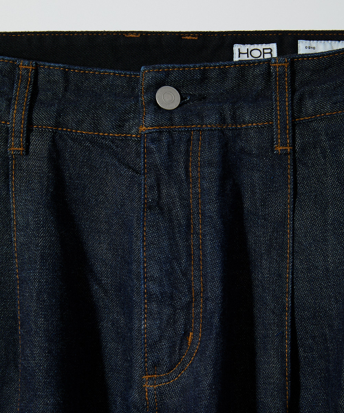 HORLISUN(ホーリーサン)の「Nileblue Wide Pleats Denim Pants Dark Navy(デニムパンツ・メンズ・その他・SMALL/MEDIUM/LARGE)」の3枚目の写真