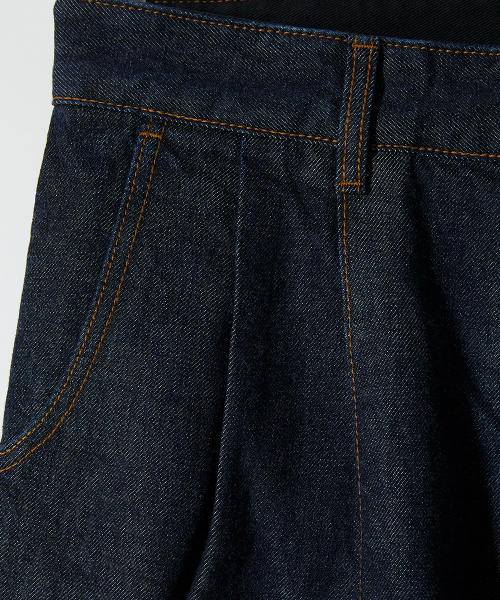 HORLISUN(ホーリーサン)の「Nileblue Wide Pleats Denim Pants Dark Navy(デニムパンツ・メンズ・その他・SMALL/MEDIUM/LARGE)」の4枚目の写真