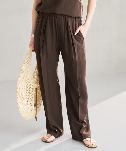 Spick & Span(スピックアンドスパン)の「《手洗い可》ハイブリッドリネンイージーパンツ(スラックス・レディース・ベージュ/ブラウン/ブラック・40/38/36/34)」の3枚目の写真