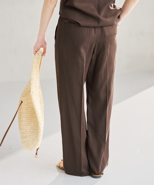 Spick & Span(スピックアンドスパン)の「《手洗い可》ハイブリッドリネンイージーパンツ(スラックス・レディース・ベージュ/ブラウン/ブラック・40/38/36/34)」の11枚目の写真
