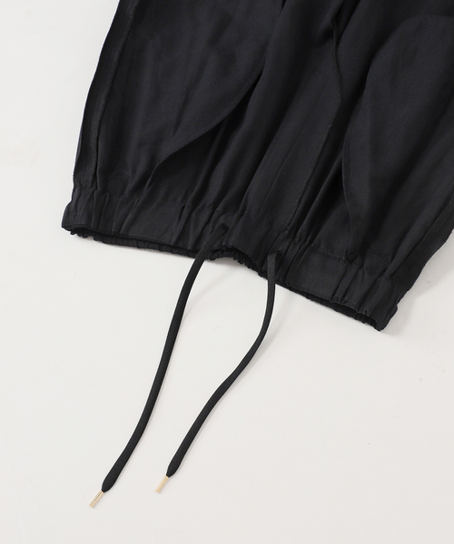 Spick & Span(スピックアンドスパン)の「《手洗い可》ハイブリッドリネンイージーパンツ(スラックス・レディース・ベージュ/ブラウン/ブラック・40/38/36/34)」の17枚目の写真