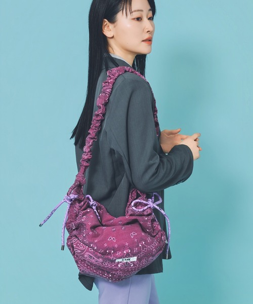 CONTROL FREAK / CTFK(コントロールフリーク)の「CONTROL FREAK(コントロールフリーク)バンダナギャザーショルダー(ショルダーバッグ・レディース・ボルドー/チャコール/ベージュ/ブルー・FREE)」の4枚目の写真