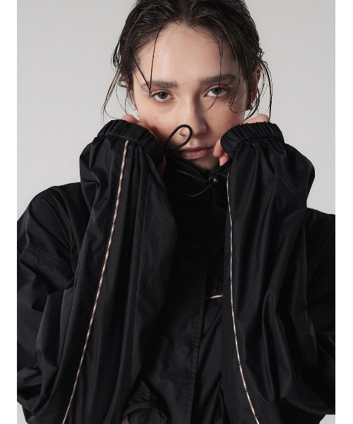 ELCHELE(エルチェレ)の「UNIVERSAL WINDBREAKER BOLERO(ナイロンジャケット・レディース・カーキ/ブラック・FREE)」の8枚目の写真