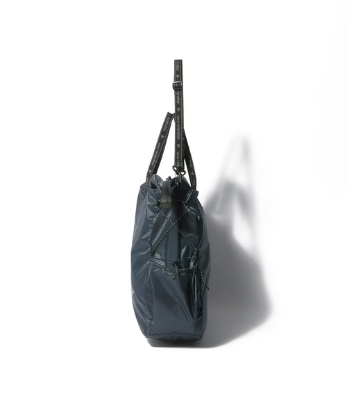 ESTNATION（エストネーション）の「and wander / sil tote bag（トートバッグ・レディース・ネイビー/オフホワイト・FREE）」の4枚目の写真