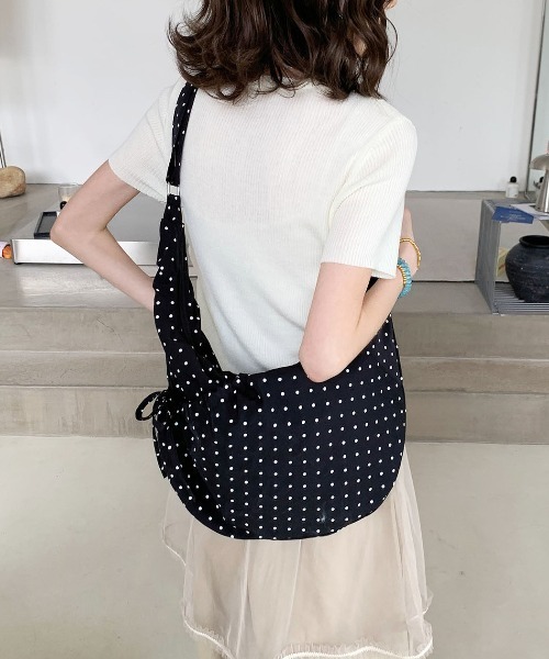FREE STYLISTS(フリー スタイリスト)の「Y2K ドットドローストリングショルダーバッグ 2WAY(ショルダーバッグ・レディース・ブラック・FREE)」の1枚目の写真