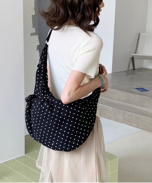 FREE STYLISTS(フリー スタイリスト)の「Y2K ドットドローストリングショルダーバッグ 2WAY(ショルダーバッグ・レディース・ブラック・FREE)」の13枚目の写真