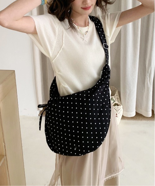 FREE STYLISTS(フリー スタイリスト)の「Y2K ドットドローストリングショルダーバッグ 2WAY(ショルダーバッグ・レディース・ブラック・FREE)」の12枚目の写真