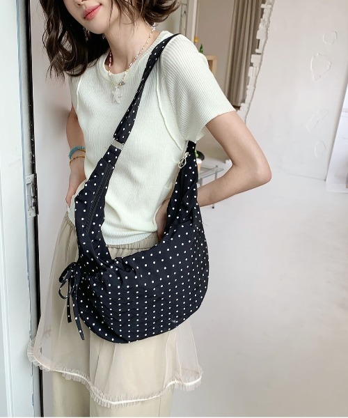 FREE STYLISTS(フリー スタイリスト)の「Y2K ドットドローストリングショルダーバッグ 2WAY(ショルダーバッグ・レディース・ブラック・FREE)」の11枚目の写真
