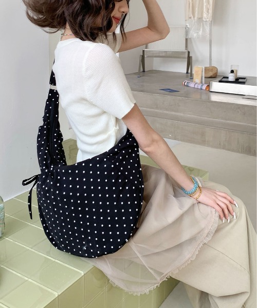 FREE STYLISTS(フリー スタイリスト)の「Y2K ドットドローストリングショルダーバッグ 2WAY(ショルダーバッグ・レディース・ブラック・FREE)」の9枚目の写真