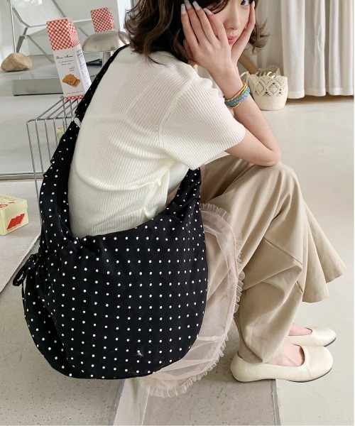FREE STYLISTS(フリー スタイリスト)の「Y2K ドットドローストリングショルダーバッグ 2WAY(ショルダーバッグ・レディース・ブラック・FREE)」の8枚目の写真