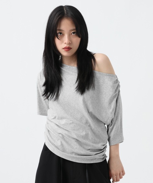 JEANASIS(ジーナシス)の「アシメギャザーボートネック5S/670826(Tシャツ/カットソー・レディース・ブラック/グレー/ホワイト・FREE)」の2枚目の写真