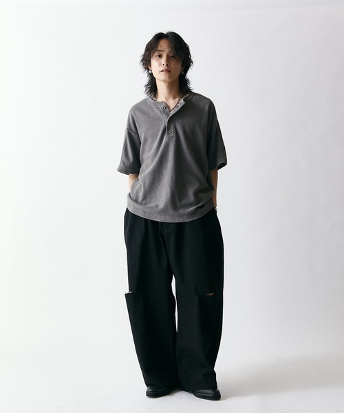 Lui's(ルイス)の「【WEB限定】ニー・スリット ワイドボリュームパンツ(その他パンツ・メンズ・アイボリー/ブラック・S/M)」の8枚目の写真