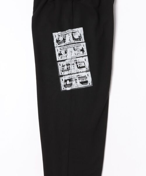 L.H.P(エルエイチピー)の「DOGMA EHKS/ドグマエークス/STUDDED CURRENCY SWEAT PANTS(スウェットパンツ・レディース・ブラック・F)」の2枚目の写真