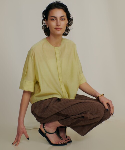 qualite(カリテ)の「【シルエット調整可能】フォルムドロストブラウス 春服 夏服 オフィスカジュアル きれいめ 羽織り シアー(シャツ/ブラウス・レディース・ブラック/オフホワイト/ライム・フリー)」の5枚目の写真